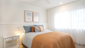 2 bedrooms, WiFi, bed sheets - Breakers 5 - Beautifully renovated apartment just a stones throw from the beach (Mollymook)