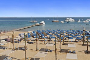 En privat strand, strandbarer