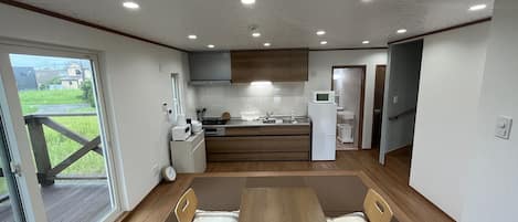 Basic Apartment | Free WiFi, bed sheets