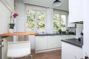 Fridge, microwave, dishwasher, electric kettle - Beautiful quiet Apt in the center of Amsterdam (Amsterdam)