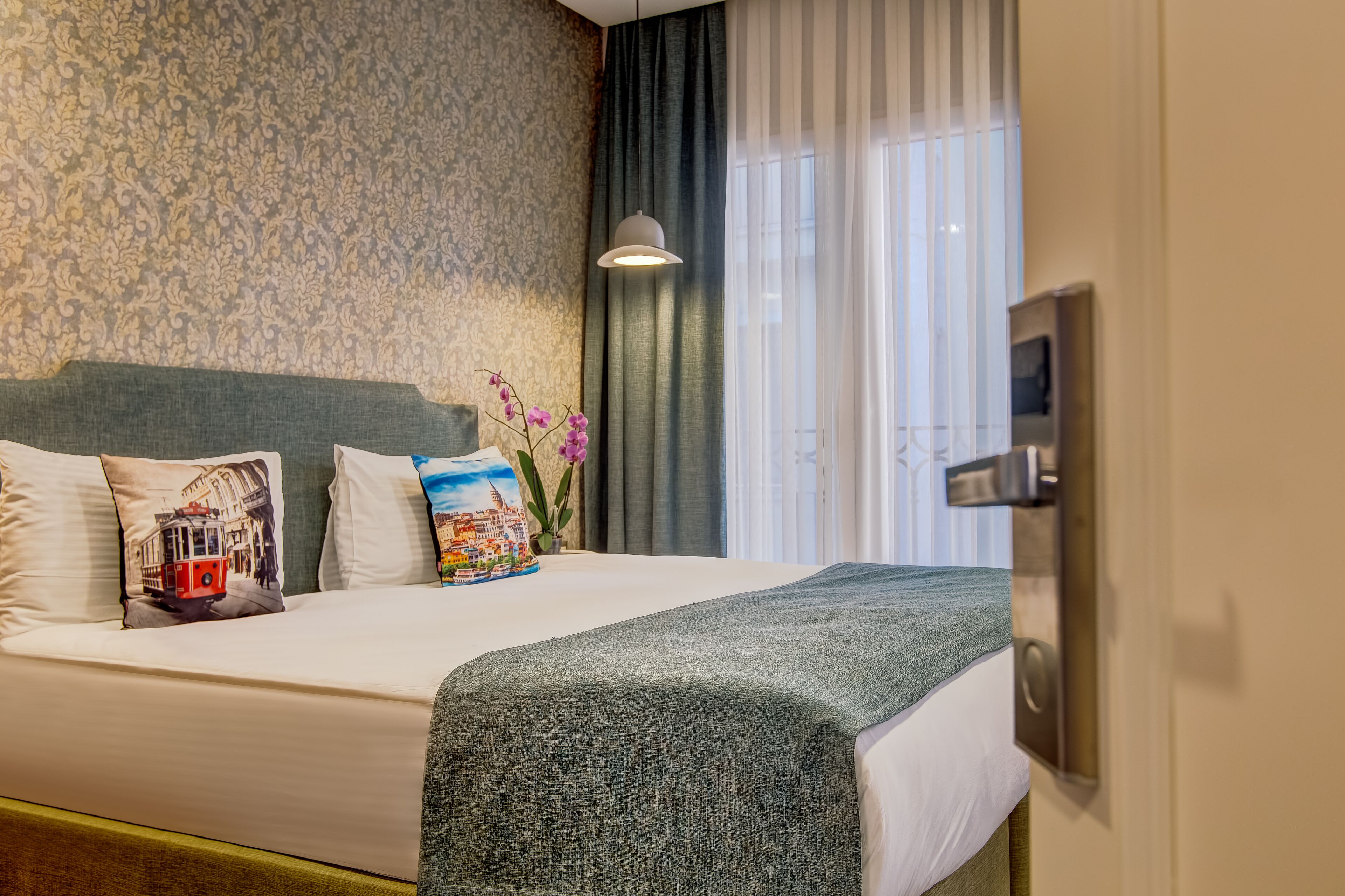 Superior Double Room | Egyptian cotton sheets, premium bedding, Select Comfort beds, minibar