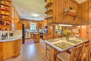 Fridge, microwave, stovetop, dishwasher - Family Getaway w/ Pier on Currituck Sound (Currituck)
