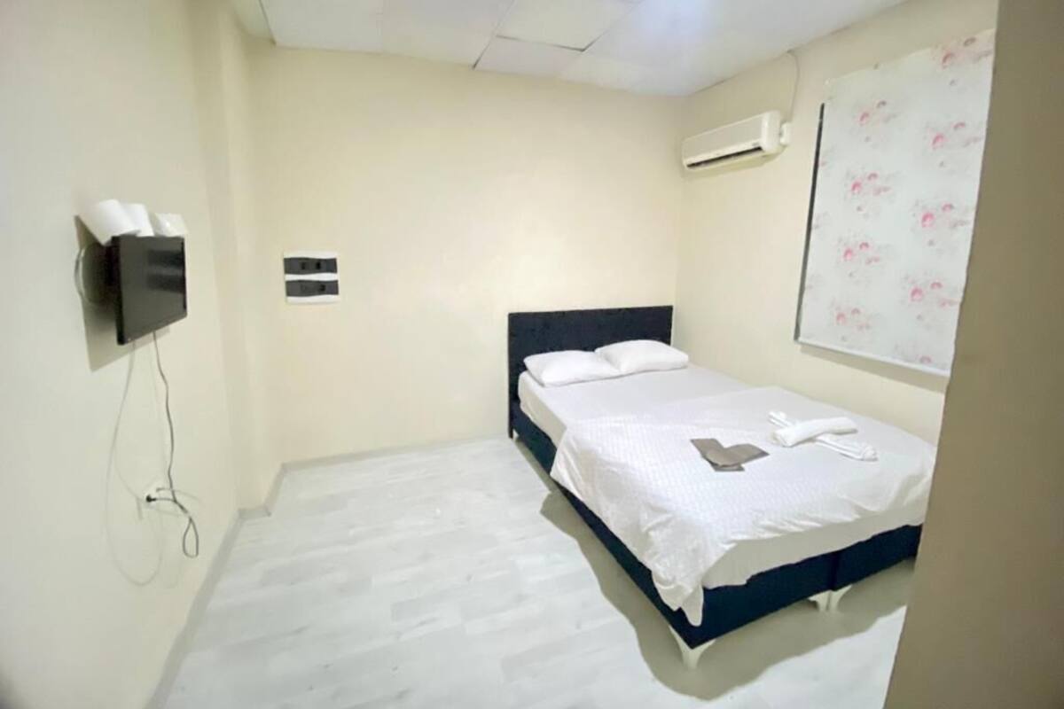 Economy Double Room | Desk, iron/ironing board (on request), WiFi (free)
