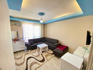 Family Apartment | Desk, iron/ironing board, free WiFi - TO WİSTOM HOME OTEL (Izmir)