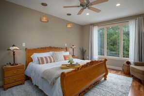 4 soveværelser, skrivebord, strygejern/strygebræt, weekendseng