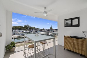 Outdoor dining - Anchors Away - Waterfront Unit (SANDSTONE POINT)