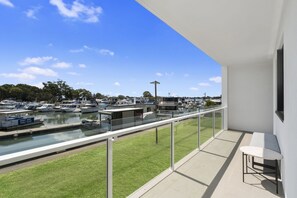 Property grounds - Anchors Away - Waterfront Unit (SANDSTONE POINT)
