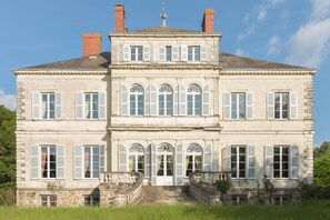 Front of property - Chateau du Hallay (Montaigu-Vendée)
