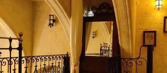 3 Bed House Sleeps 4 - Wifi, Aircon, Balcony