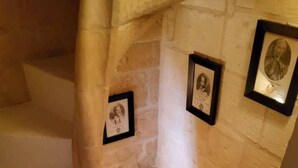 A stone staircase with framed portraits on the walls. - 2 Bed House Sleeps 3 - Wifi, Aircon, Balcony (Valletta)