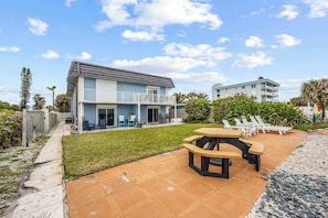 Outdoor dining - Oceanview Escape | Private Beach Access (Cocoa Beach)