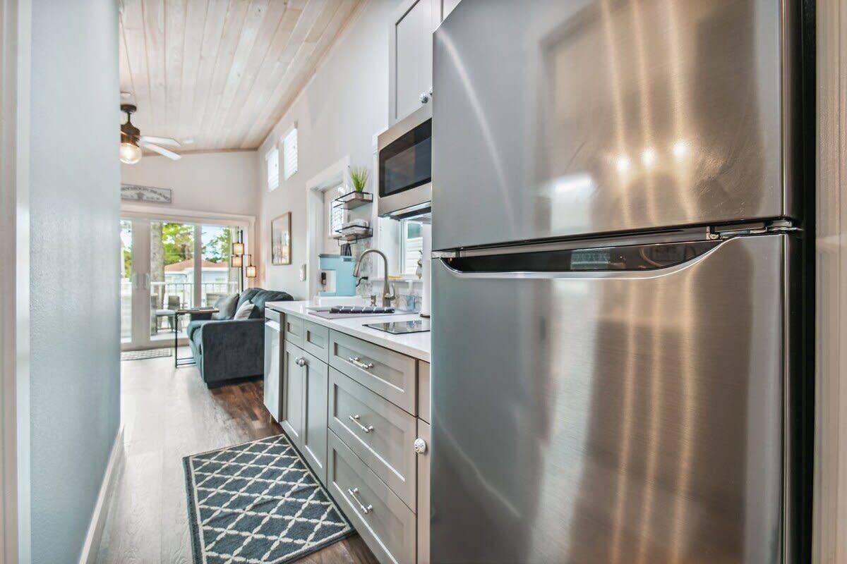 雪櫃、微波爐、焗爐、爐具