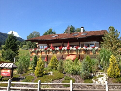 Landhaus Obermaiselstein THE VIEW - beautiful mountain view from Fewo Grünten