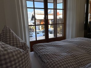 Iron/ironing board, travel cot, free WiFi, bed sheets