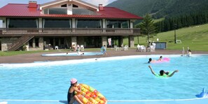 Sesongbasert utendørsbasseng