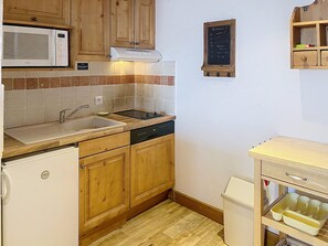 Fridge, microwave, dishwasher, coffee/tea maker