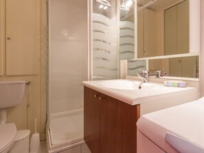Bathroom - Bright studio in the station center with south-facing balcony (Montvalezan-La Rosière)