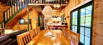 Holly Lodge - Two-Storey Cedar Chalet, 4 Bedroom, 2 Bathroom, Fireplaces, BBQ, Near Hydro Majestic