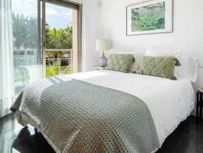 4 Schlafzimmer, Schreibtisch, Bügeleisen/Bügelbrett, Reisekinderbett