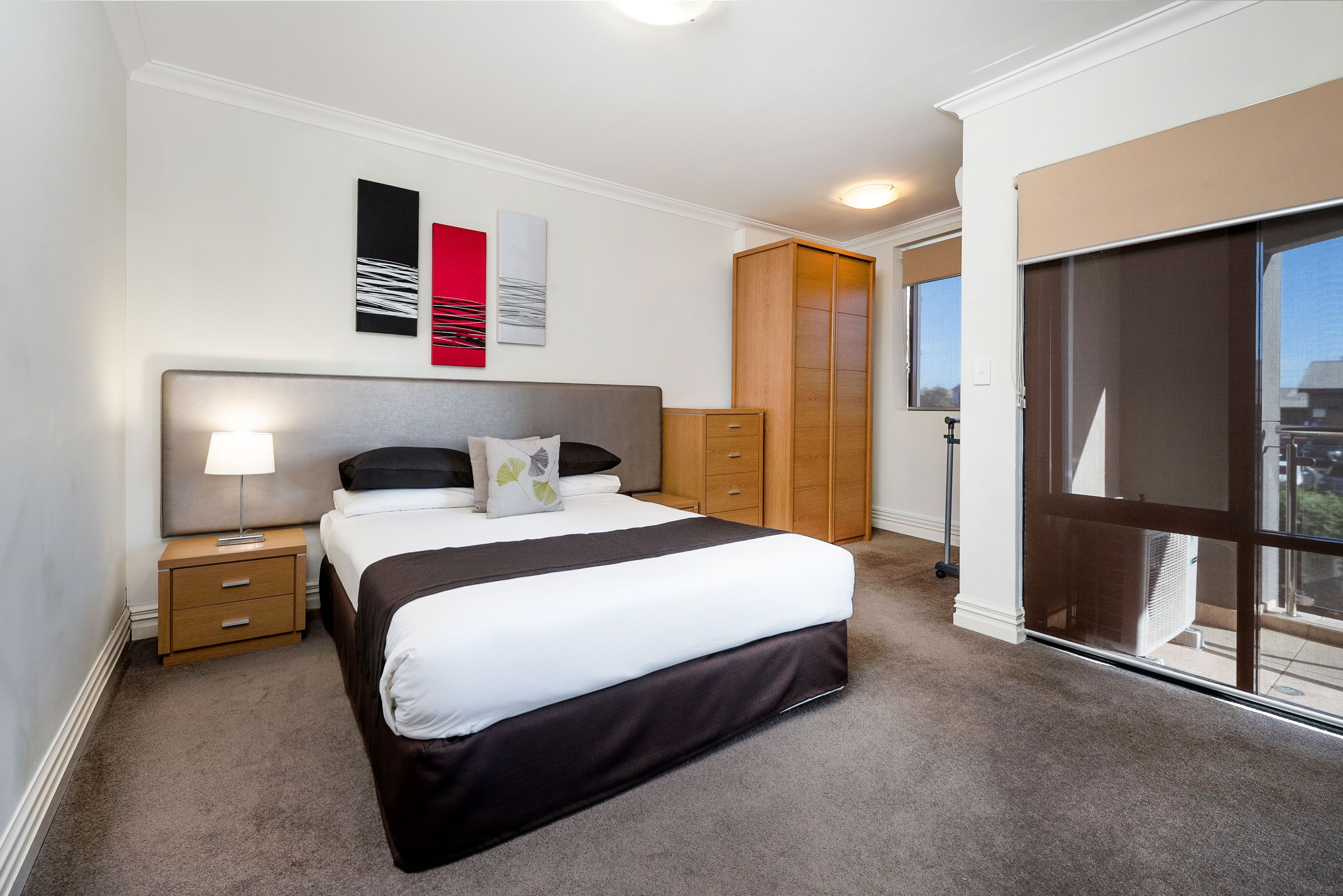 Lyxlägenhet - 1 queensize-säng - balkong - utsikt mot hamnen | Egyptiska bomullslakan och sängtillbehör av högsta kvalitet