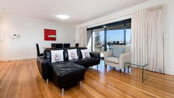 Egyptian cotton sheets, premium bedding, in-room safe