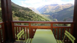Unclassified image, 3 of 15, button - 2-Room Apartment with Balcony 400m from Slopes, Free Parking (Auris)