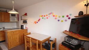 Unclassified image, 2 of 15, button - 2-Room Apartment with Balcony 400m from Slopes, Free Parking (Auris)