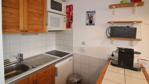 Unclassified image, 4 of 15, button - 2-Room Apartment with Balcony 400m from Slopes, Free Parking (Auris)