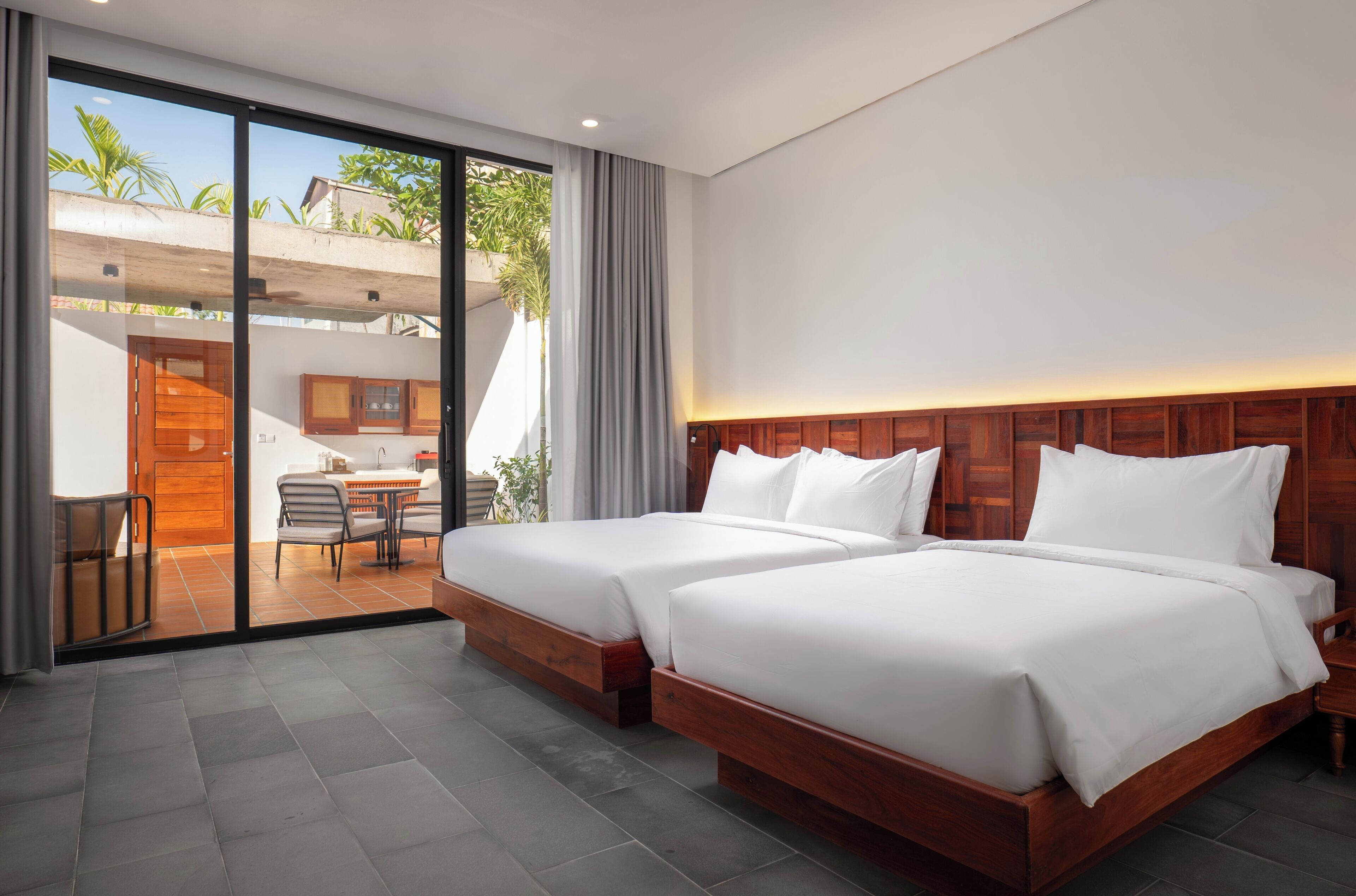 Family Pavillion Pool Suite 2-Bedroom | Bộ đồ giường cao cấp, minibar, két bảo mật tại phòng 