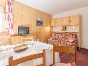 TV - Renovated studio, central location - 4 guests (Montvalezan-La Rosière)
