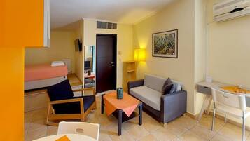 1 sovrum, skrivbord, strykjärn/strykbräda och gratis wi-fi