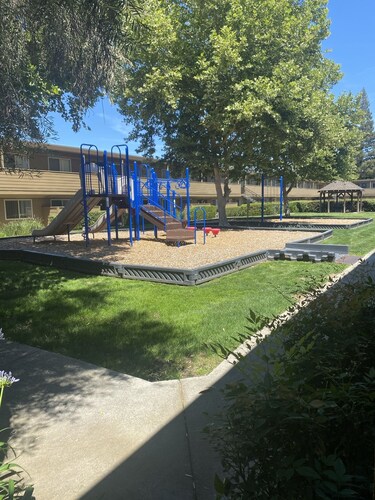 Quiet & Clean Unit Near Casino, Shopping and Fun!