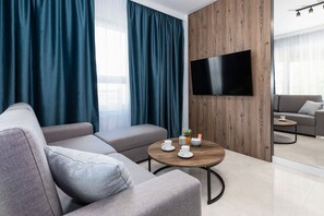 TV - Modern Apartment | Balcony and Private Parking (Świnoujście)
