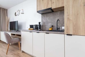 Fridge, stovetop, dishwasher, coffee/tea maker