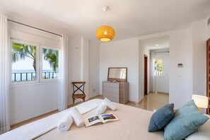 4 chambres, fer et planche à repasser, Wi-Fi gratuit