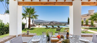 Villa Las Arenas met verwarmd privé zwembad