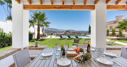 Villa Las Arenas with private heated pool