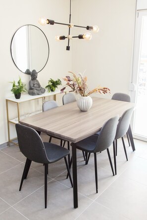 In-room dining - Cute apartment in the centre of Athens (Athens)