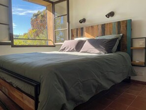 3 bedrooms, desk, iron/ironing board, travel cot