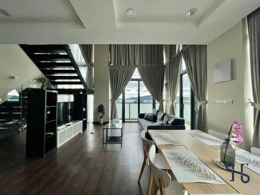 Family Penthouse | Living area | 40-inch LED TV with digital channels, TV, Netflix