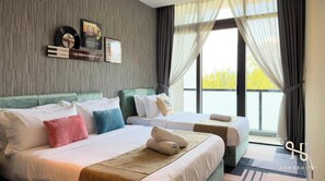 Leilighet – panorama | Individuelt dekorert, individuelt innredet og skrivebord