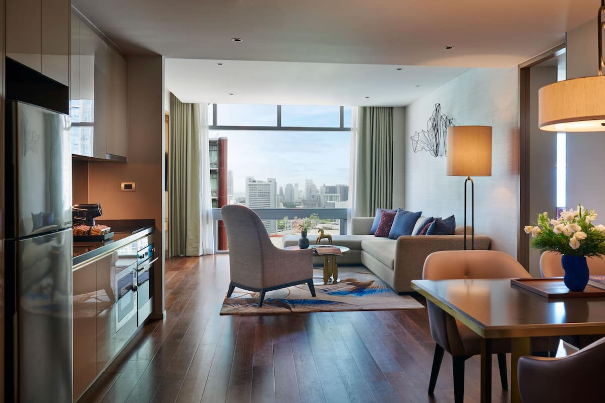 Executive Two Bedroom Suite | Biancheria da letto di alta qualità, copriletto in piuma