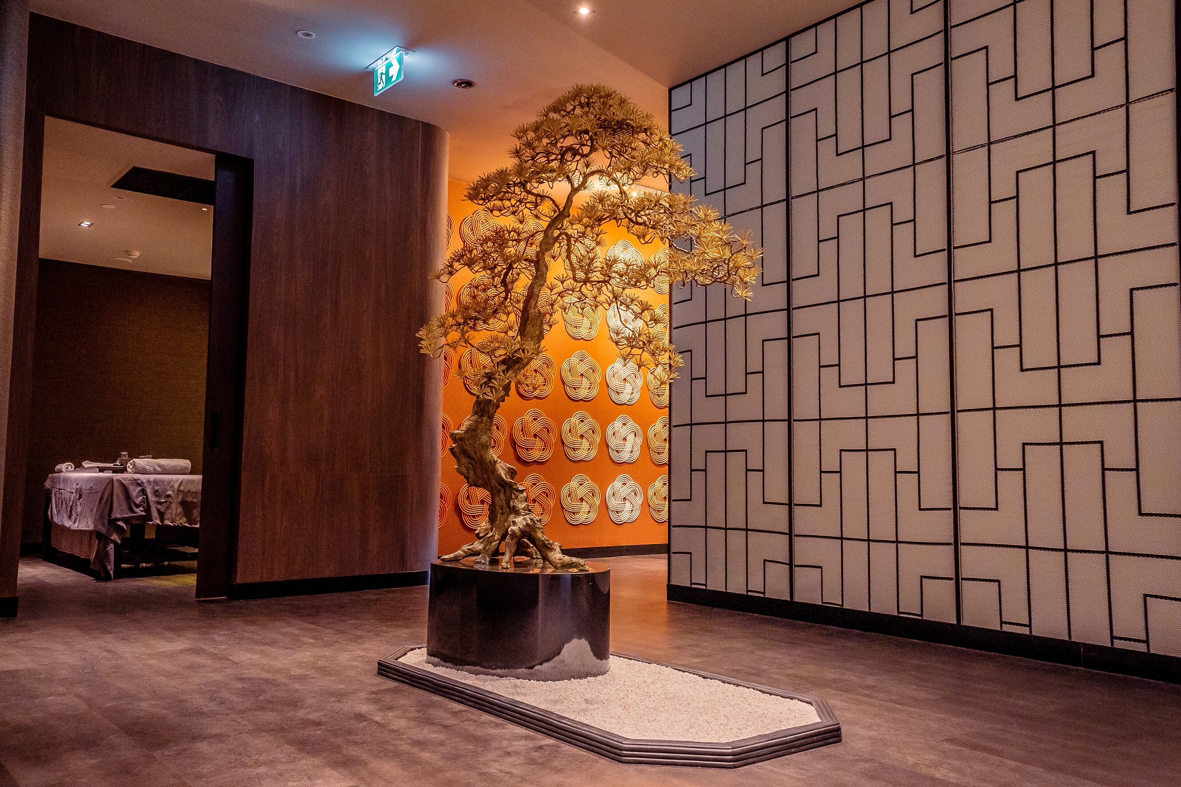 Couples treatment room(s), sauna, steam room, body treatments