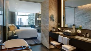 Phòng 2 giường đơn Club | Bộ đồ giường cao cấp, chăn bông, nệm cao su hoạt tính (memory foam) 