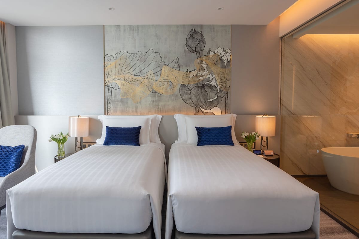 Executive Suite Twin Room | 고급 침구, 오리/거위털 이불, 메모리폼 침대, 무료 미니바