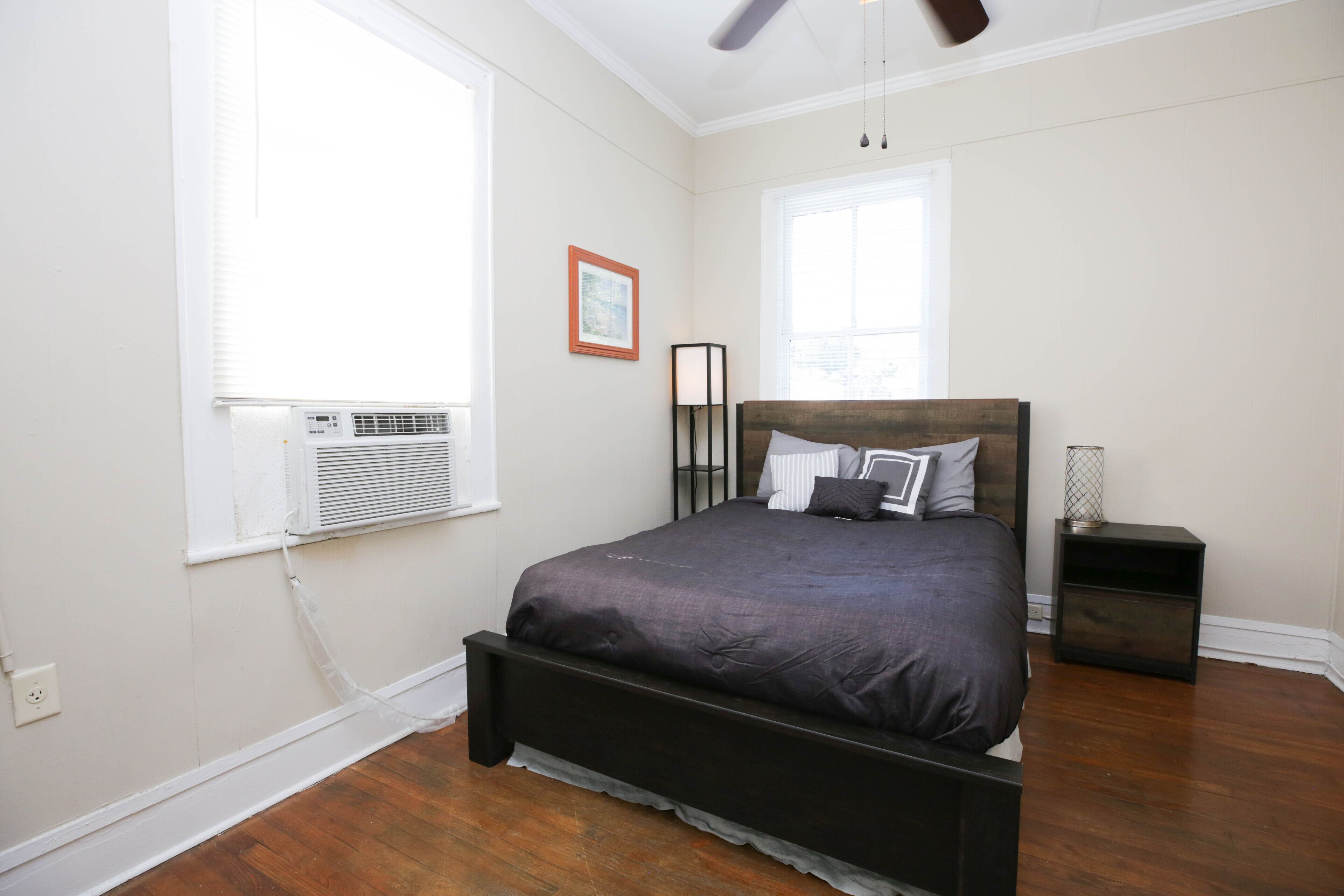 1 bedroom, desk, iron/ironing board, WiFi (free)