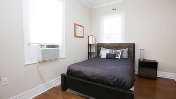 1 bedroom, desk, iron/ironing board, WiFi (free)