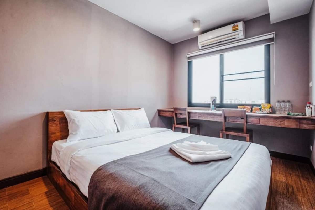 Family Double Room | Desk, free WiFi, bed sheets