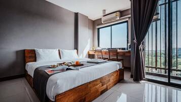Superior Double or Twin Room | Bathroom | Combined shower/tub, hair dryer, towels