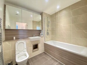 Bathtub - Canning Town Apartment (London)